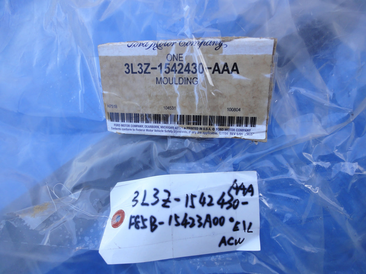 純正部品 02-04 リンカーン ブラックウッド フォード F150 リアガラス リビール モールディング(ブラック)リア ウィンドウ レギュラーキャブ 3L3Z-1542430-AAA F85Z-15423A00 Lincoln Blackwood Ford F150 rear back glass reveal molding /Black rear window moulding