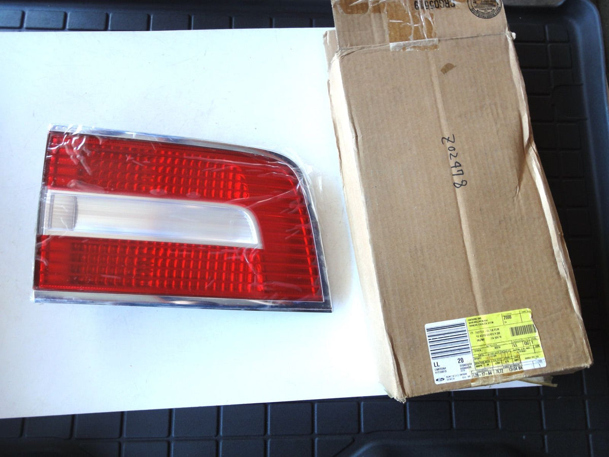 左 テールランプ ライト 7L74-13B505-B（2枚目）