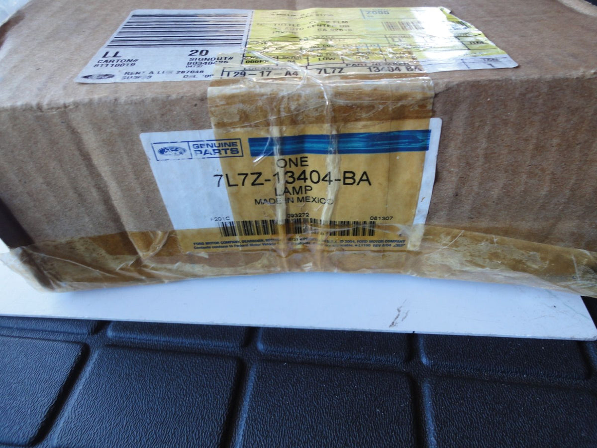 左 テールランプ ライト 7L74-13B505-B（5枚目）