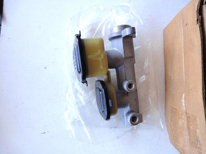 純正部品 85-96 G10 G20 G30 P20 P30 G1500 G2500 G3500 P2500 P3500 ブレーキ マスター シリンダー Brake Master Cylinder 18013441 シボレー GMC