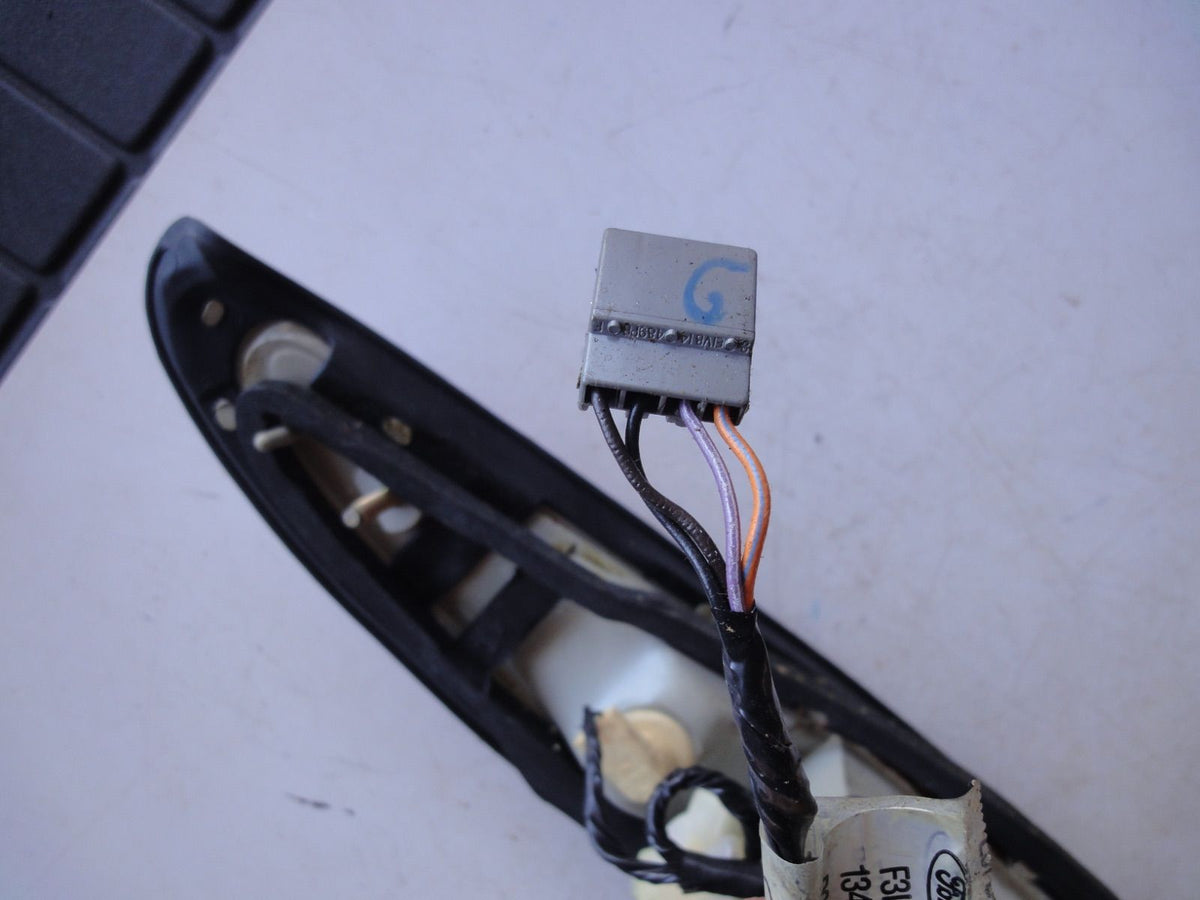 左 テールライト F3LB-13441-A（5枚目）