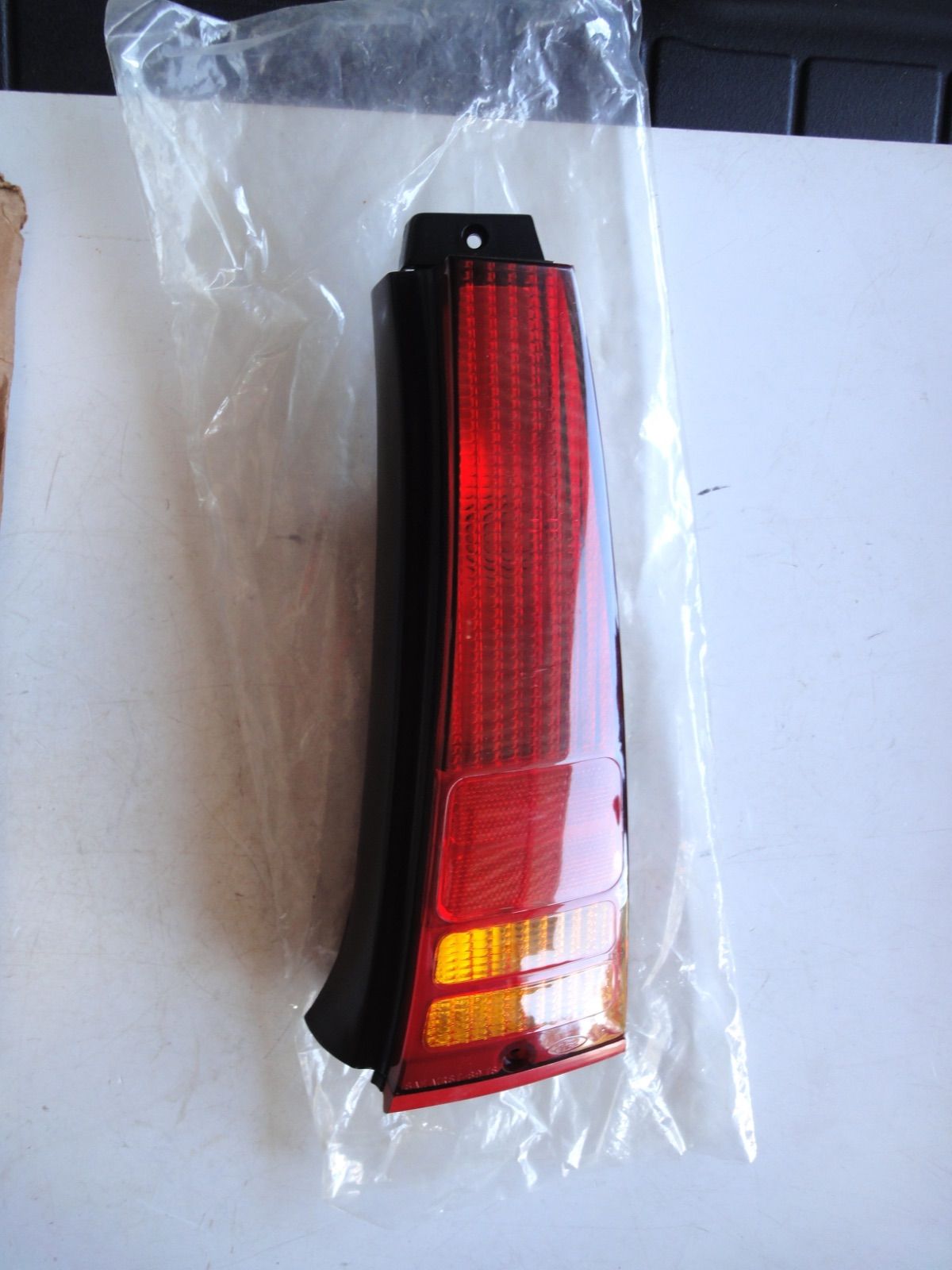 テールランプ F2DZ-13404-C（3枚目）