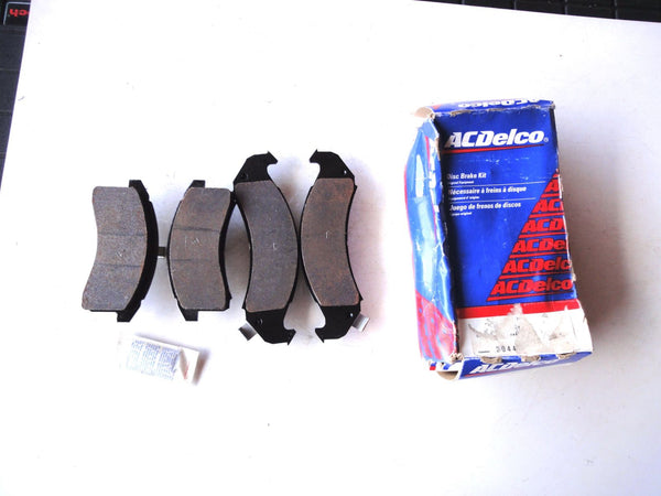93 Pontiac Firebird Chevrolet Camaro Brake Pads 18024917 brake pad Pontiac Firebird Chevrolet Camaro brake pads 5.7L V8 /3.4L V6 /