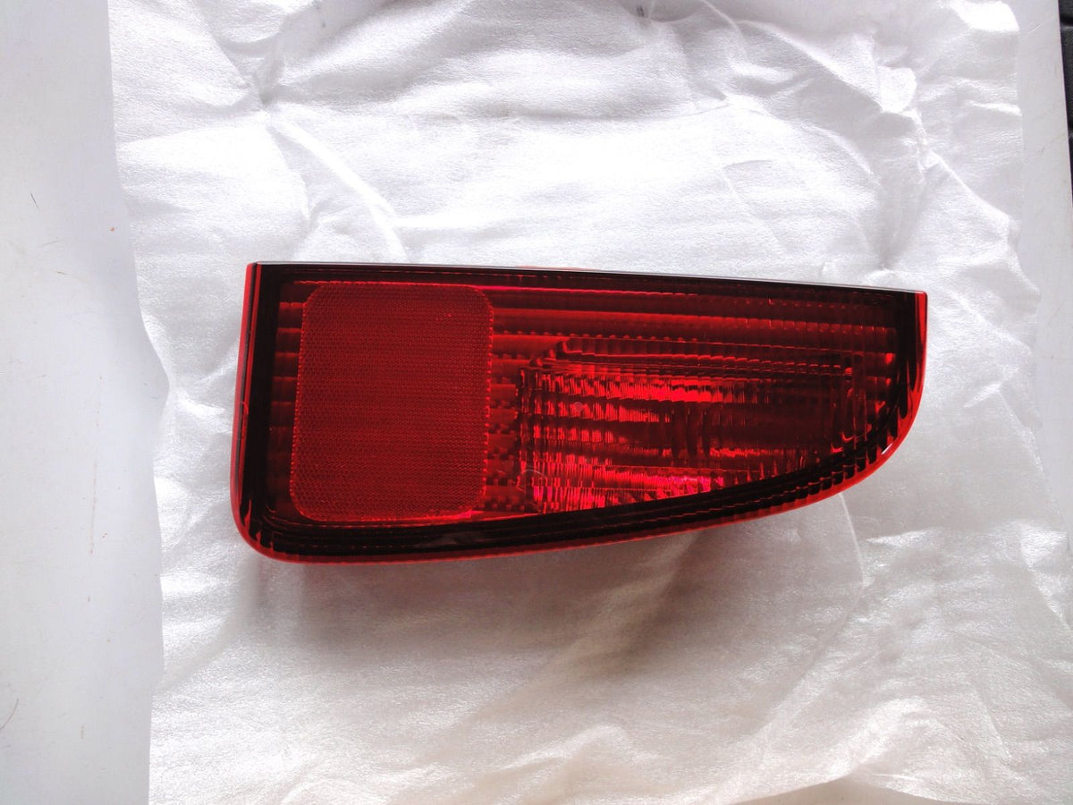 テールランプ F85B-13B505-B（2枚目）