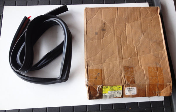 純正部品 00-06 サバーバン ウェザーストリップ ドアシール 15770611 door seal Weatherstrip エスカレード シボレー タホ GMC ユーコン