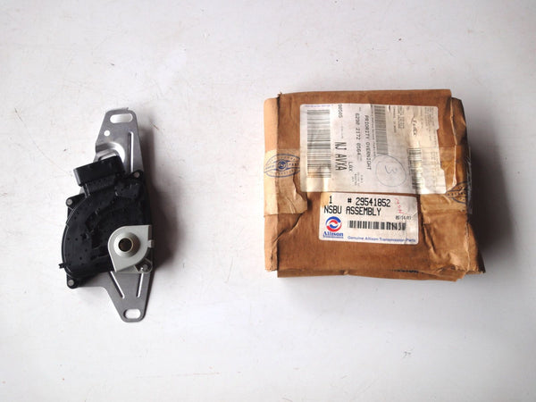純正部品 04-05 GMC シエラ ユーコン XL 29541852 ニュートラル セーフティ スイッチ 24221125 Neutral safety switch 1500 2500 3500