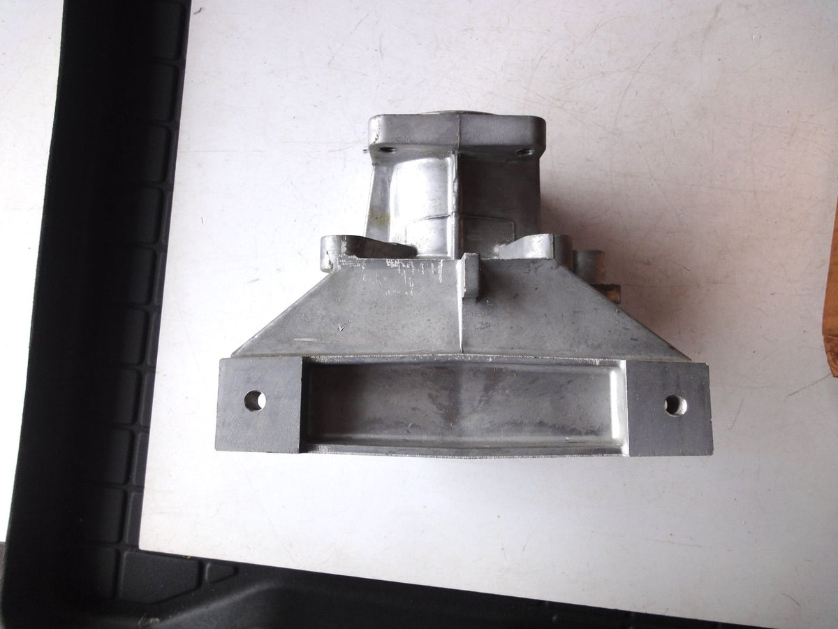 純正部品 91-02 4L80E C1500 C2500 C3500 8680913 Transmission Case Extension トランスミッション ケース エクステンション シボレー GMC
