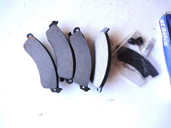 純正部品 88-04 aston martin DB7 アストンマーティン ブレーキパッド Ford 18028995 BRAKE PAD フォード マスタング ポンティアック ファイヤーバード シボレー カマロ シボレー コルベット corvette