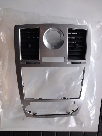 純正部品 05-07 クライスラー 300 インストルメント パネル ベゼル chrysler 300 0XB311ZBAA instrument panel bezel
