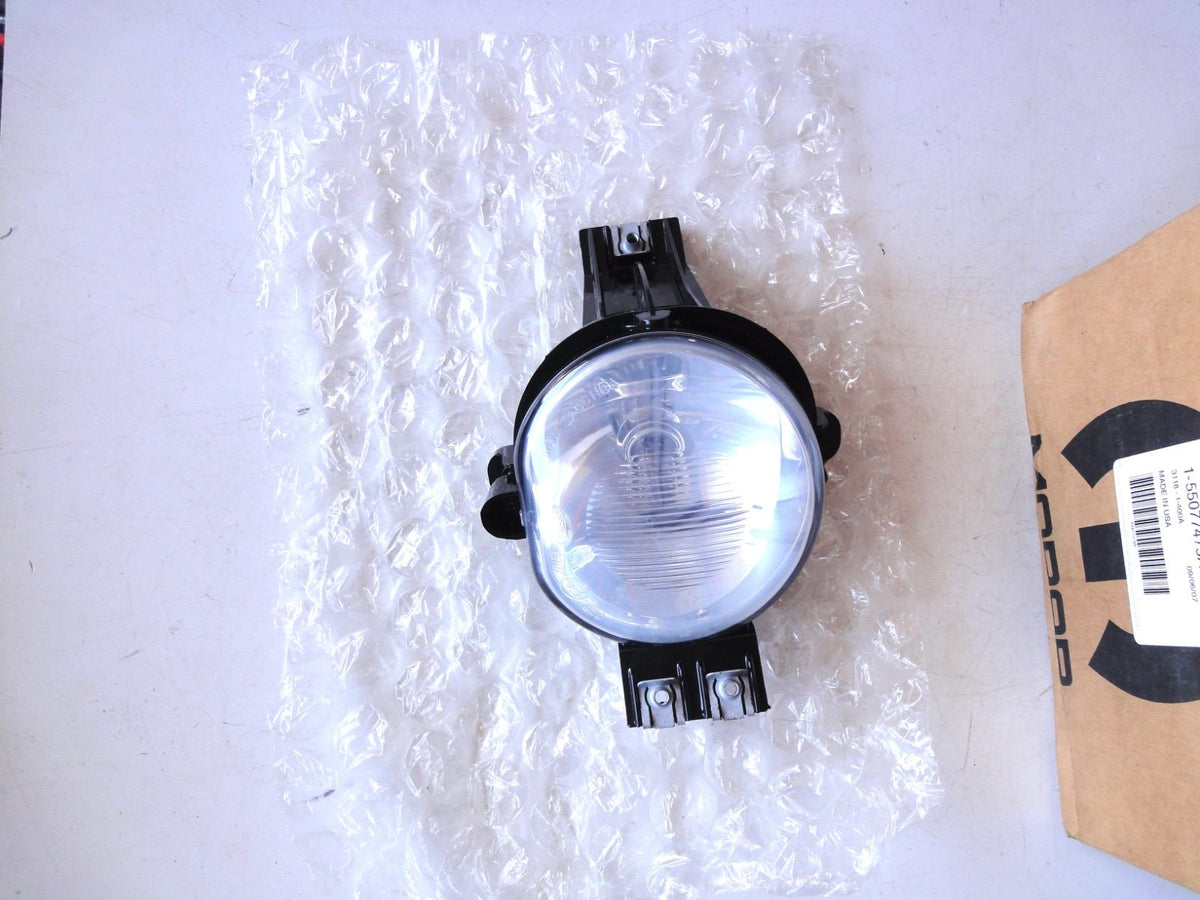 純正部品 02-09 右 ダッジ デュランゴ 55077475AC Fog Lamp DODGE フォグランプ RAM1500 RAM2500 RAM3500 RAM4500 RAM5500