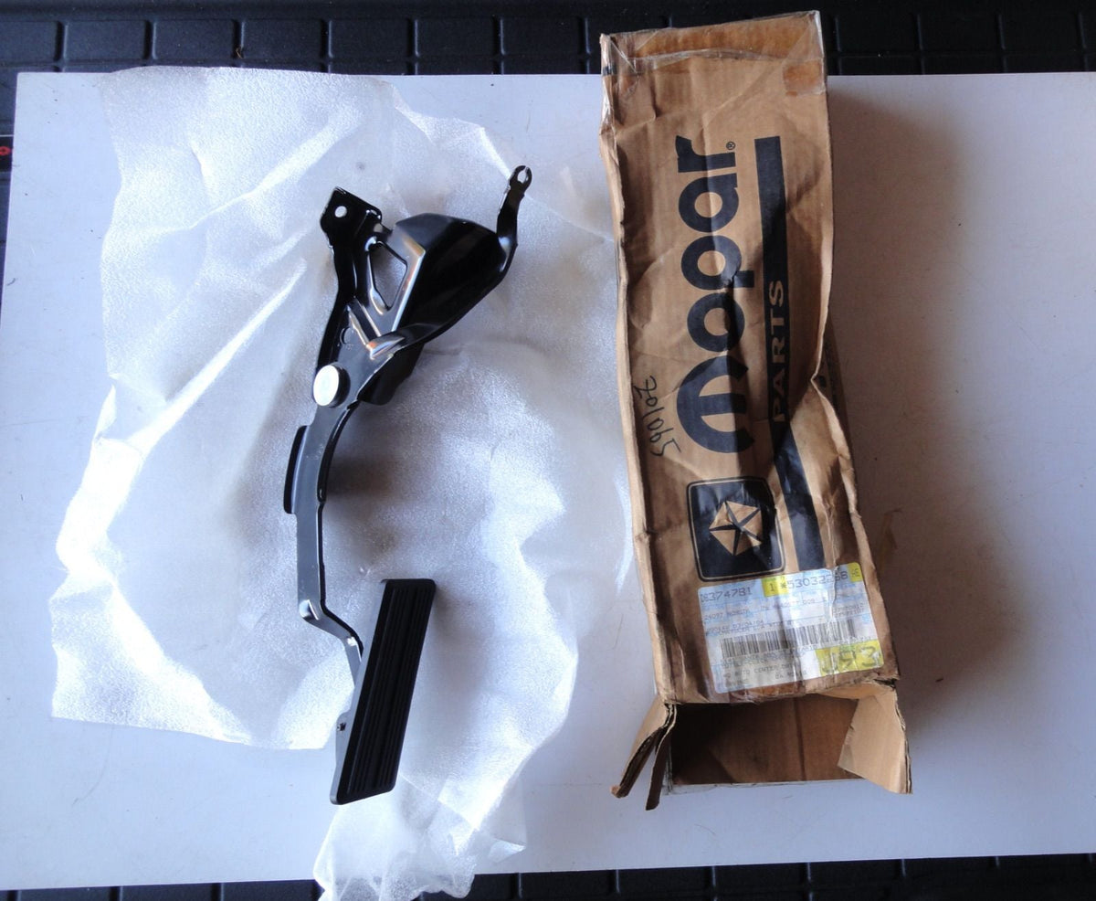 純正部品 03-07 アクセルペダル ダッジ ラム アクセラレータースロットルペダル 1500 DODGE RAM1500 RAM2500 RAM3500 53032268AE accelerator throttle pedal