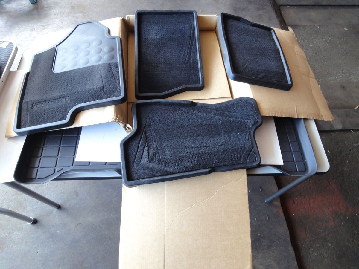 純正部品 ハマー H2 フロア カーペット フロアマット セット 89006840 Hummer H2 /H2 SUT floor carpet フロアカーペット