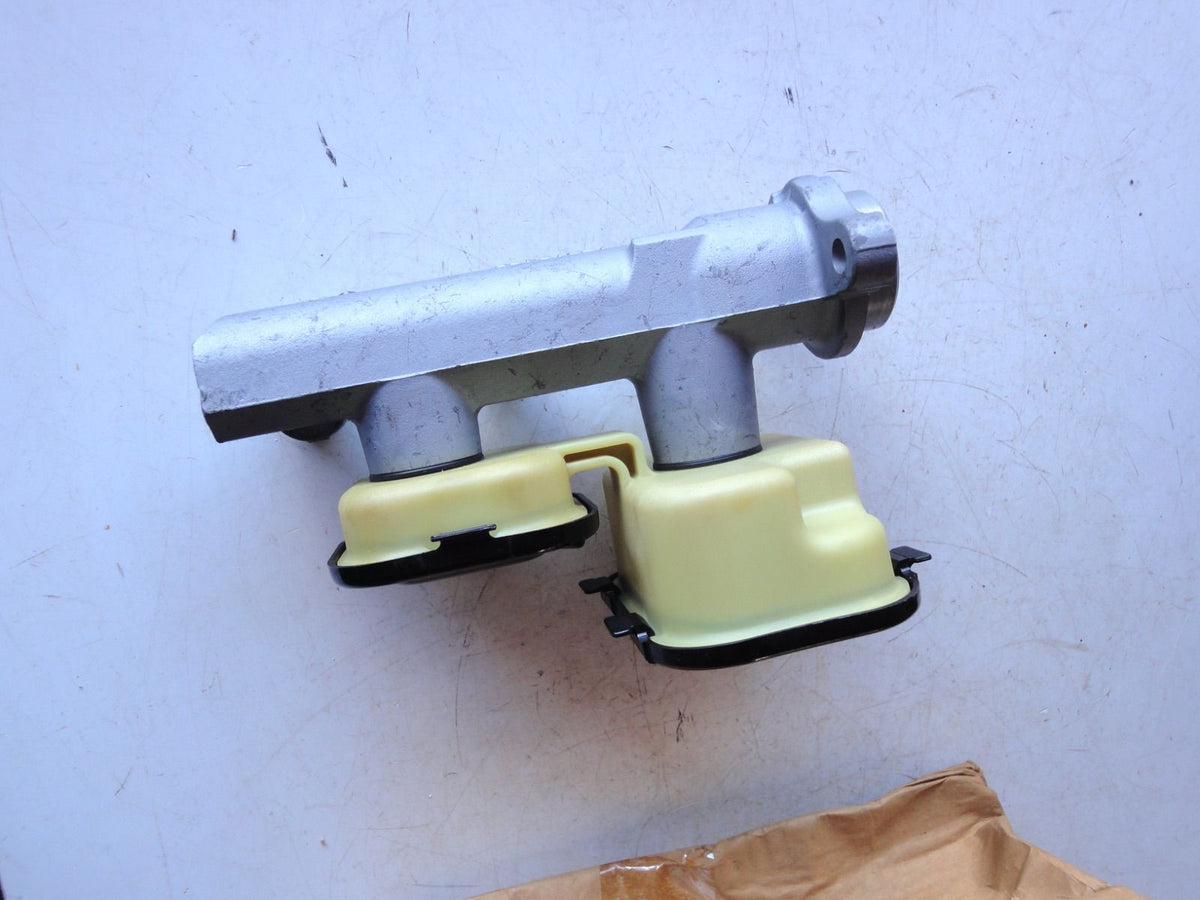 純正部品 85-95 シボレー アストロ サファリ GMC G10 G20 G30 G1500 G2500 G3500 P2500 P3500 P20 P30 18013440 ブレーキマスターシリンダー master cylinder 18018429