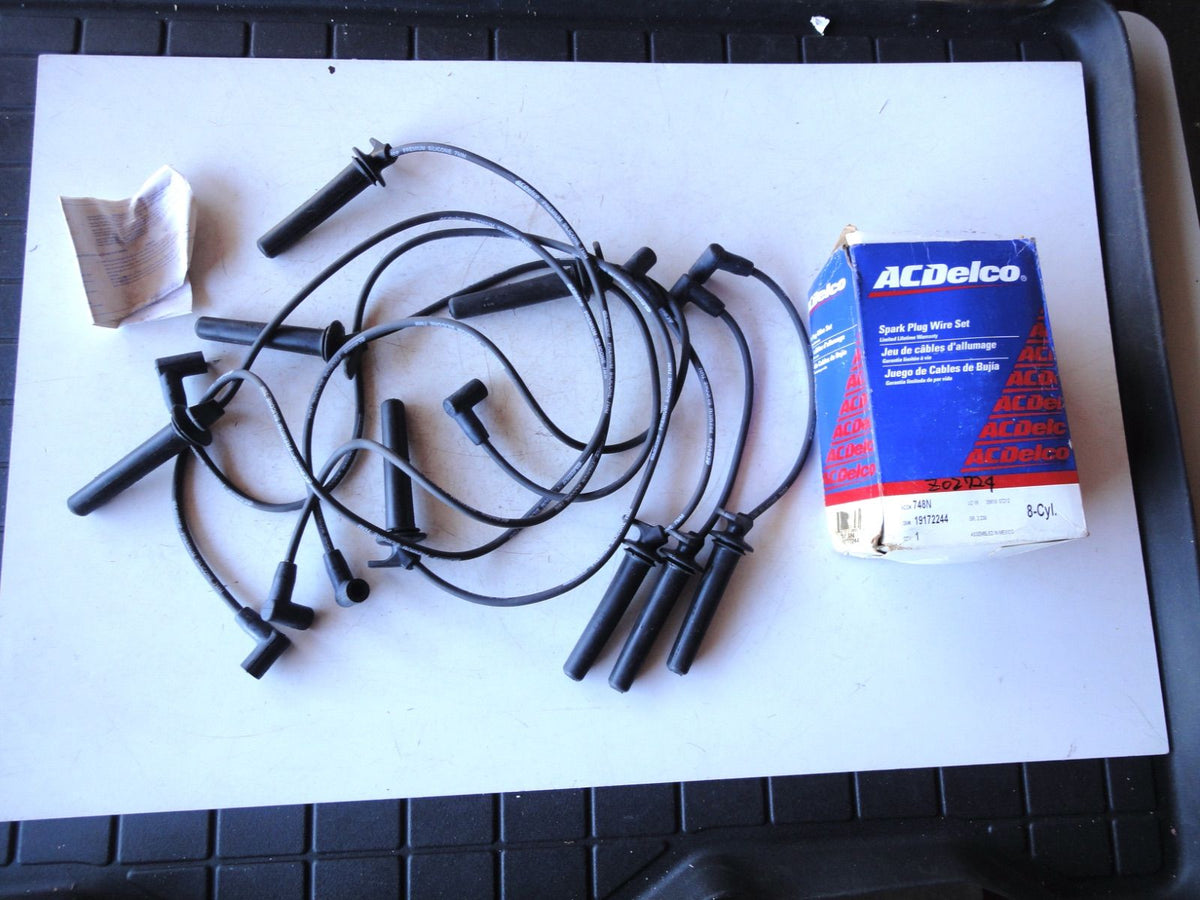 純正部品 98-99 キャデラック デビル セビル オールズモビル オーロラ 19172244 Deville Spark Plug Wire Set Seville スパークプラグワイヤーセット Oldsmobile Aurora Cadillac