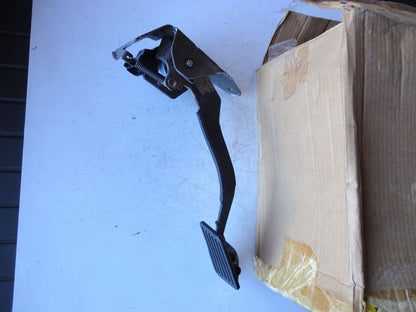 純正部品 03-06 ハマー H2 シボレー シルバラード サバーバン アバランチ タホ キャデラック エスカレード ESV EXT アクセルペダル 位置 センサー 15264643 Accelerator Pedal Position Sensor