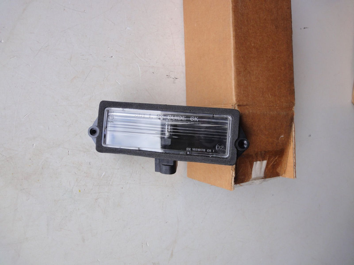 純正部品 03-07 ハマー H2 リアナンバープレートランプ HUMMER H2 15060514 Rear License Plate Lamp