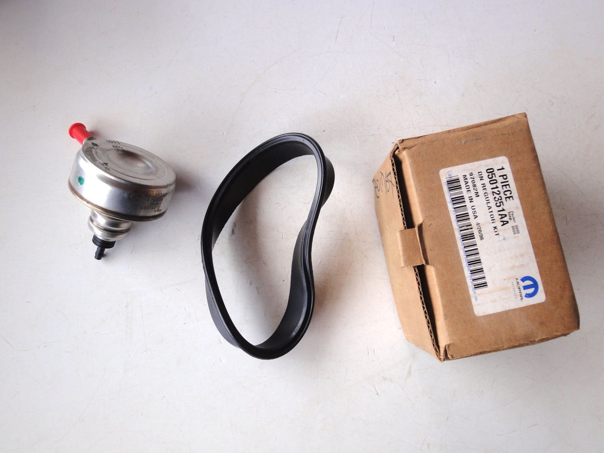 純正部品 98-03 ダッジ デュランゴ 燃料フィルター 燃料噴射圧力レギュレーター レギュレータFuel injection pressure regulator 5012351AA Durango 5.2L V8 5.9L GAS OHV 自然吸気用