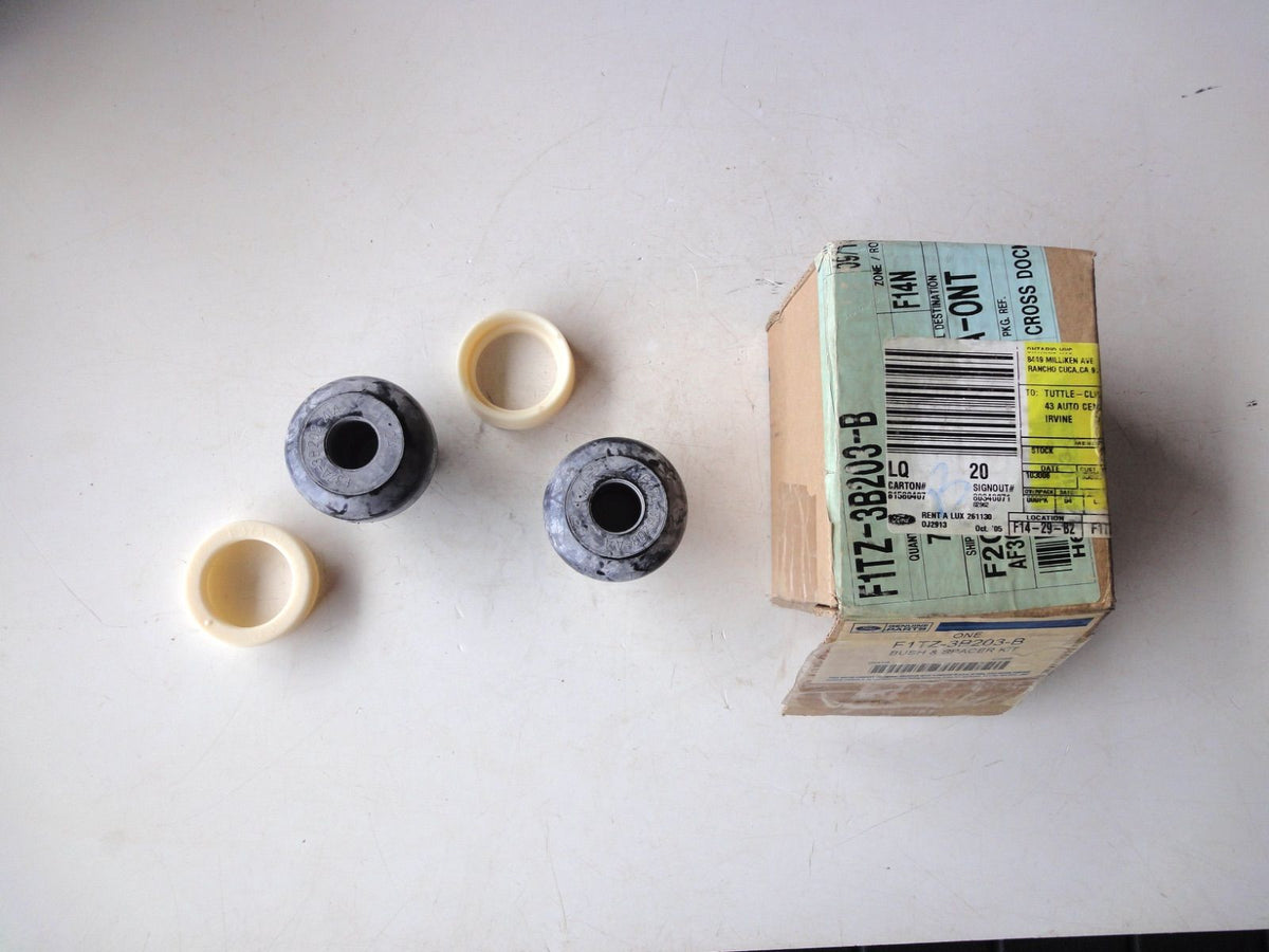純正部品 91-94 フォード エクスプローラー インシュレーター F1TZ-3B203-B Explorer Insulator BUSH F37A-3B203-AA Radius Arm Front Bushing ラジアスアーム フロント ブッシュ