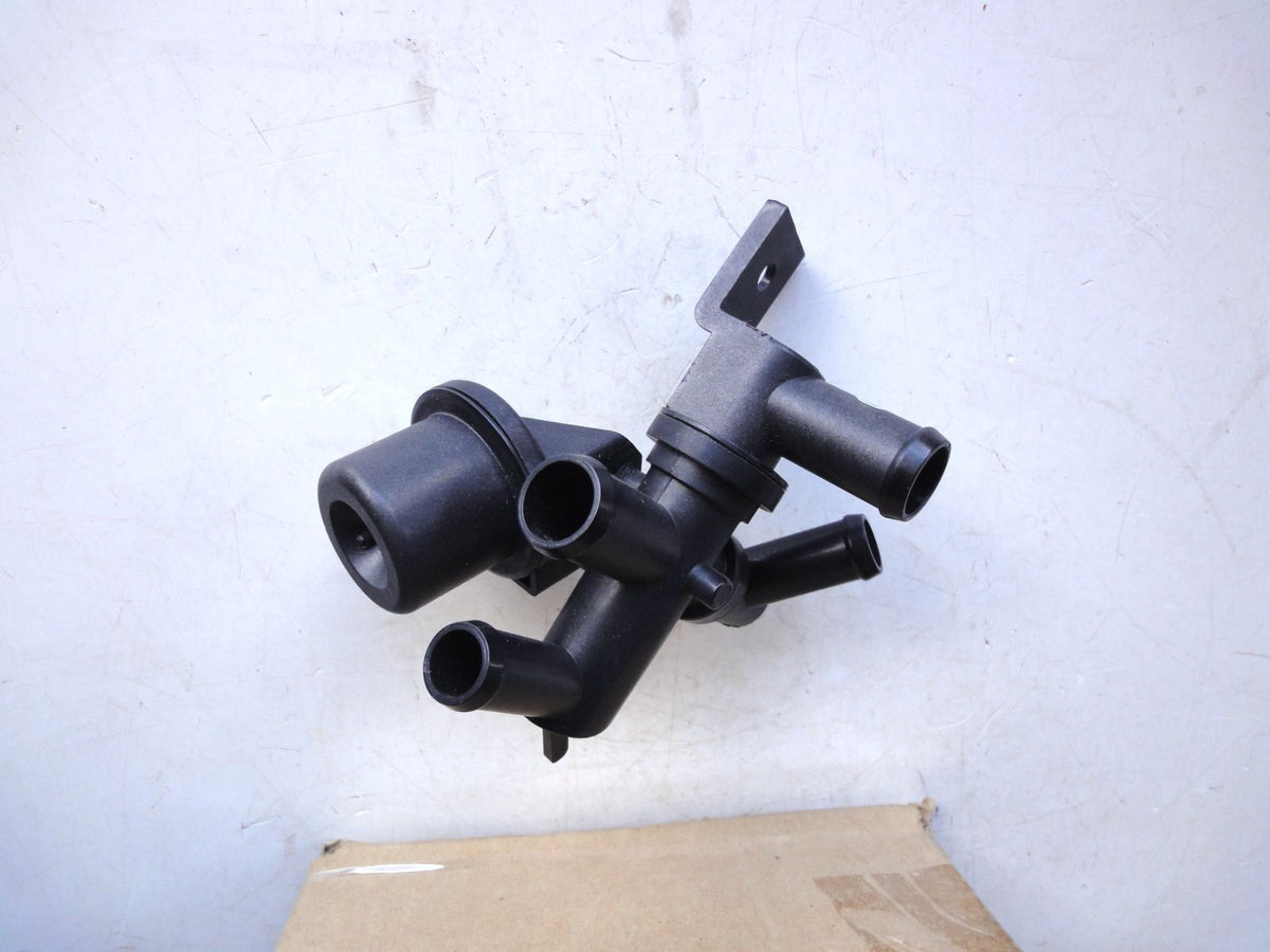 純正部品 96-05 ボレー アストロ GMC サファリ ヒーターバルブ 15722834 Heater Water Temperature Valve ヒーター コントロール エアコン バルブ GMC Safari Chevrolet Astro