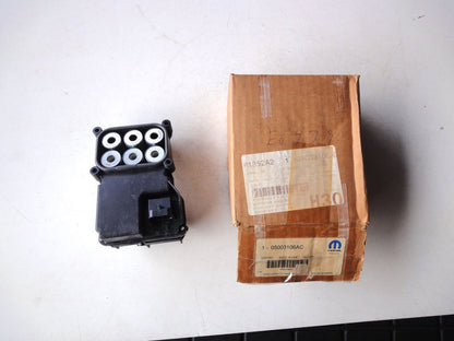 純正部品 98 ダッジ デュランゴ アンチロック ブレーキ システム ABS モジュール Dodge Durango Anti-Lock Brake System Module 05003106AC 13318613