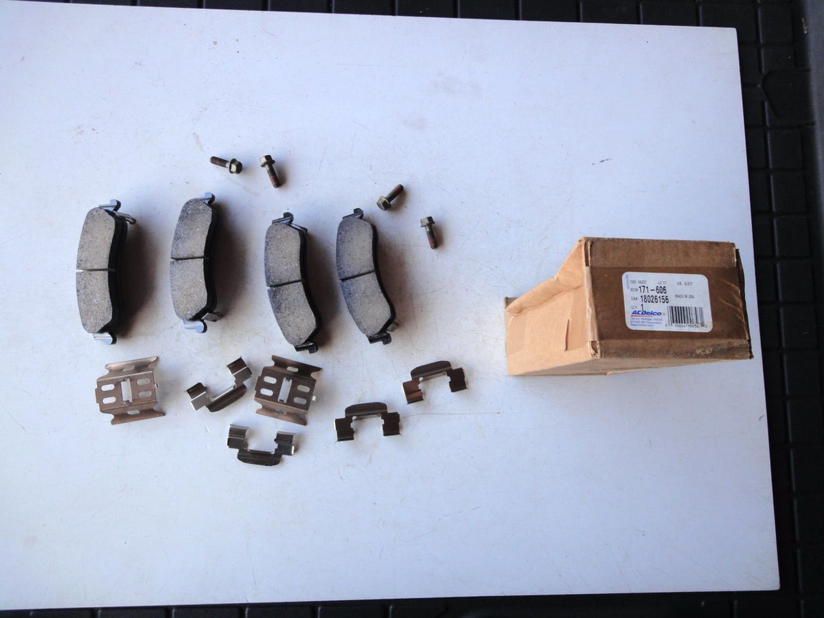 純正部品 97-05 18026156 オールズモビル ブラバダ シボレー ブレイザー S10 GMC ジミー ソノマ ブレーキパッド ブレーキ パッド Brake Pad