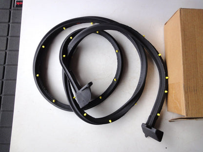 純正部品 95-05 シボレー アストロ / GMC サファリ リア ドア ウェザーストリップ 15155607 Rear Door Weatherstrip Chevrolet Astro GMC Safari
