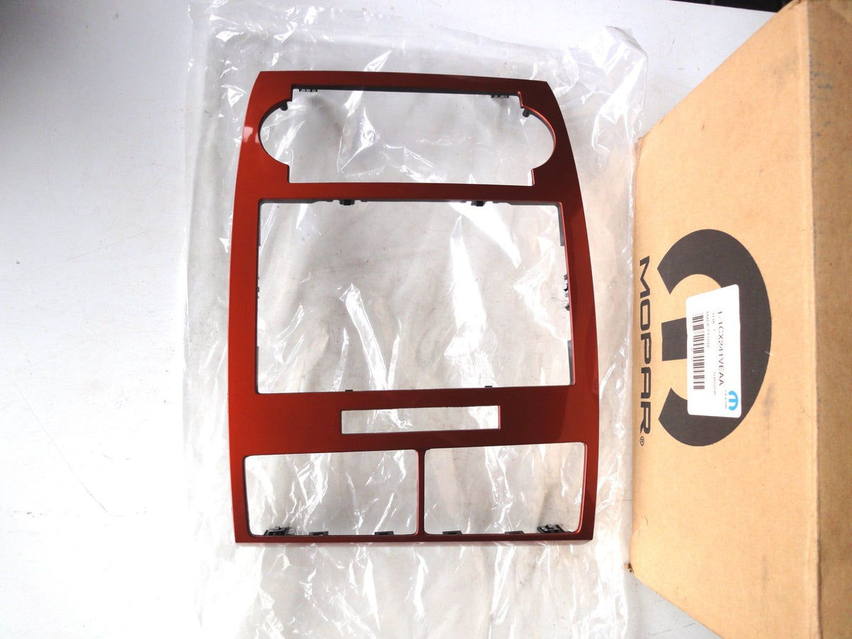 純正部品 06 ダッジ チャージャー マグナム インストルメント パネル ベゼル センター 1CX241VEAA Instrument Panel Bezel Center Dodge Charger Magnum