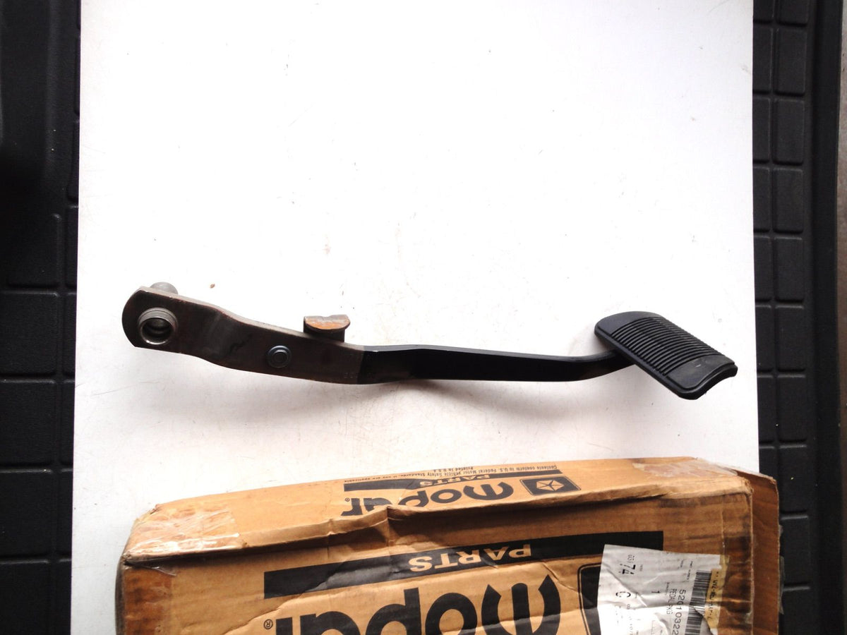 純正部品 02-08 ブレーキペダル パッド 52010322AC Brake Pedal pad dodge ラム RAM1500 RAM2500 RAM3500 ダッジ