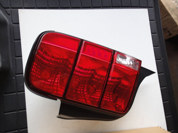 純正部品 05-09 左右セット フォード マスタング テールランプ  テール ランプ ライト 6R3Z-13404-AB 6R3Z-13405-A Ford Mustang TAIL LAMP light