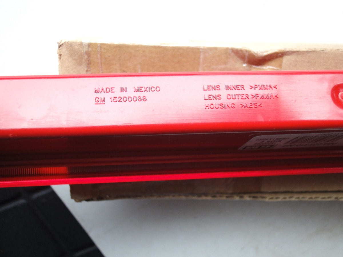 ハイマウント ストップランプ 15200068（4枚目）