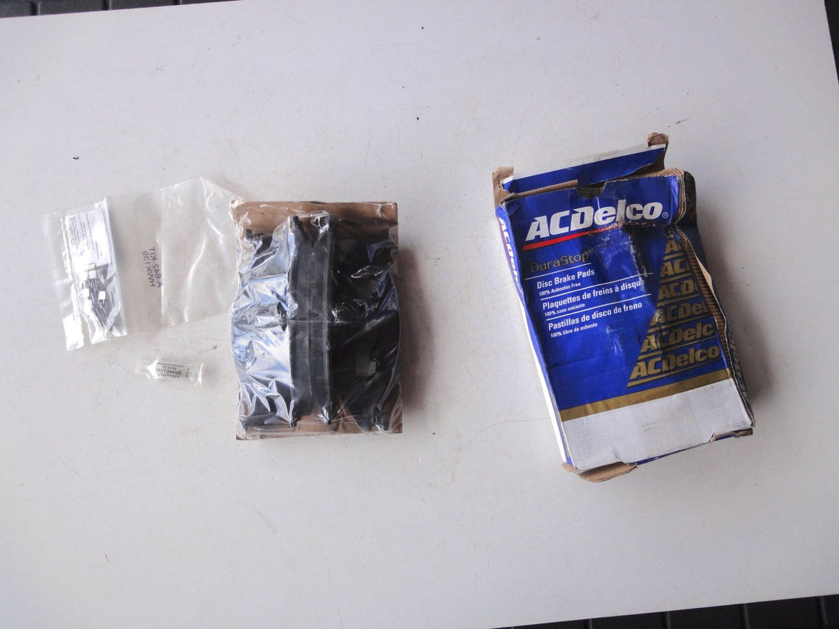 純正部品 90-06 ジープ TJ ワゴニア グランドチェロキー コマンチ チェロキー ラングラー 89034052 brake pad ブレーキ パッド Je
