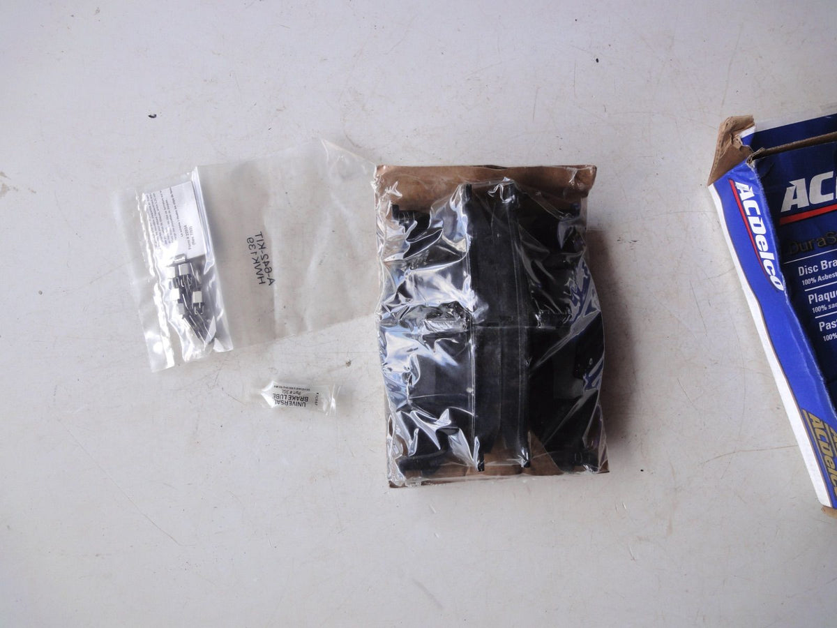 純正部品 90-06 ジープ TJ ワゴニア グランドチェロキー コマンチ チェロキー ラングラー 89034052 brake pad ブ（2枚目）