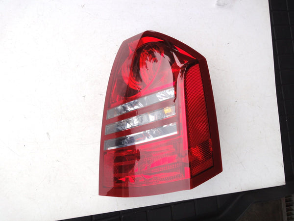 純正部品 05-07 右 テールランプ CHRYSLER クライスラー 300 300C 16942854 TAIL LAMP LIGHT RH