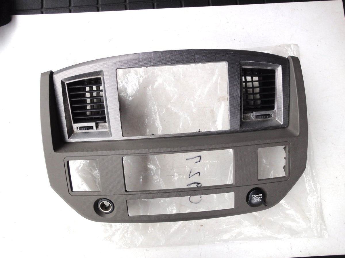 純正部品 06-08 インストルメント パネル ベゼル ダッジ ラム 1CP581J8AA Instrument Panel Bezel Dodge Ram15