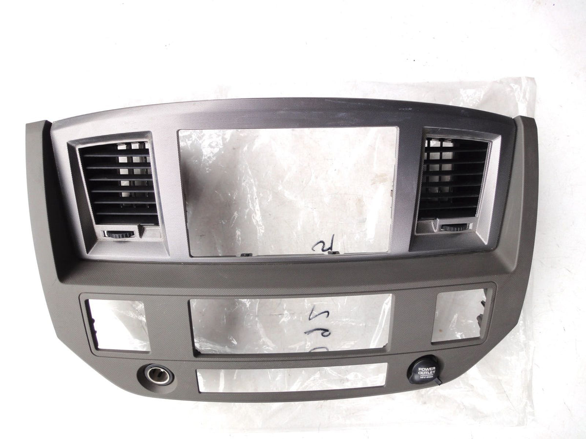 純正部品 06-08 インストルメント パネル ベゼル ダッジ ラム 1CP581J8AA Instrument Panel Bezel D（2枚目）