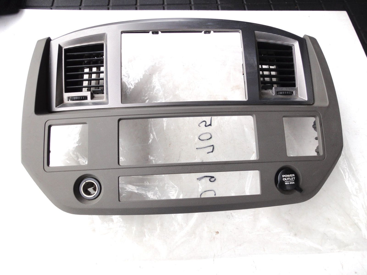 純正部品 06-08 インストルメント パネル ベゼル ダッジ ラム 1CP581J8AA Instrument Panel Bezel D（3枚目）