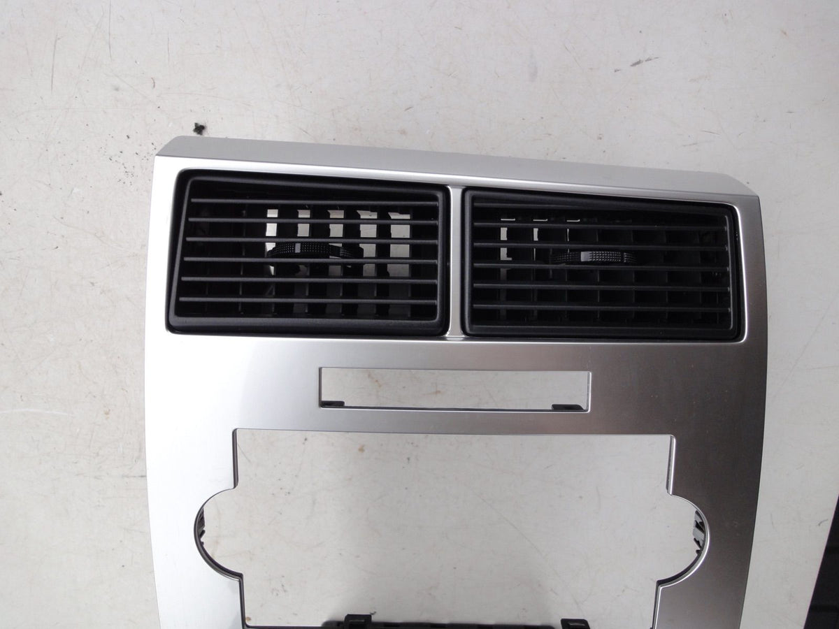 純正部品 05-07 ダッジ チャージャー マグナム インストルメント パネル ベゼル 6H436829 Dodge Charger/Mag（3枚目）