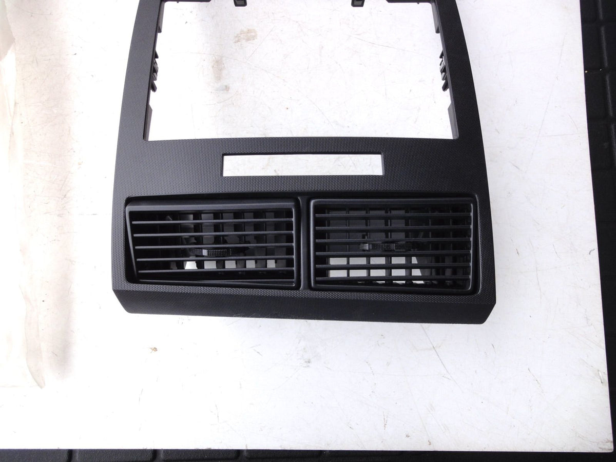 純正部品 05 ダッジ マグナム 0WX56DX9AA Dodge Magnum インストルメント パネル ベゼル ラジオ Instrume（4枚目）