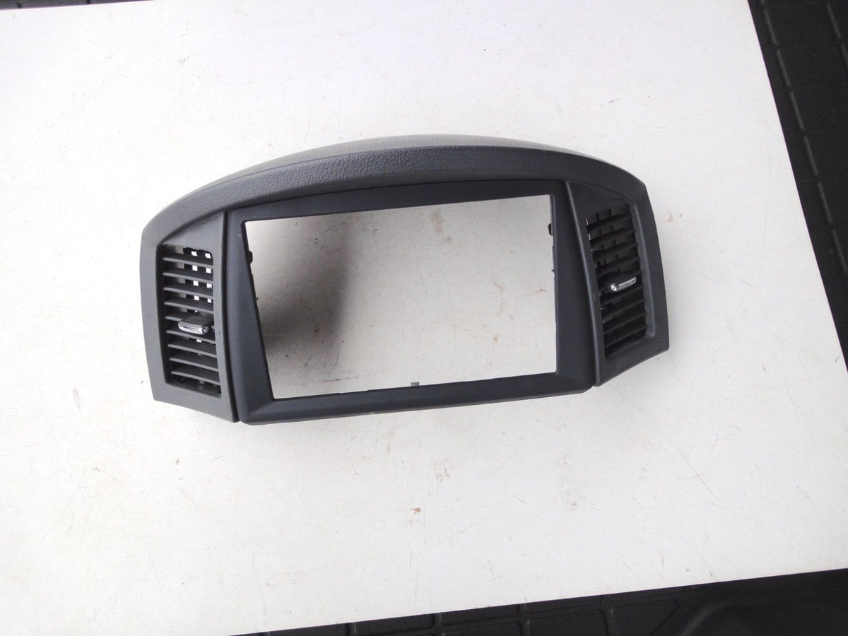 純正部品 05-06 ジープ グランドチェロキー インストルメント パネル ベゼル ダッシュボード トリム 5JN311DHAN Instrument Pane