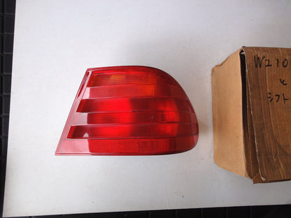 純正部品 メルセデス ベンツ W210 テールランプ 右側 A 2108204464 MERCEDES benz W210 tail lamp RH W210