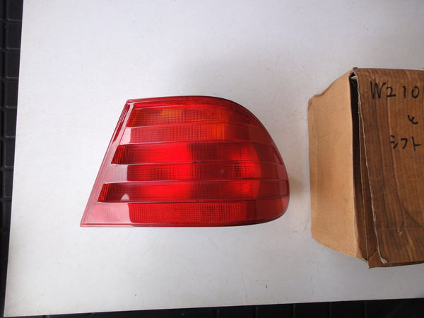 純正部品 メルセデス ベンツ W210 テールランプ 右側 A 2108204464 MERCEDES benz W210 tail lamp RH W210