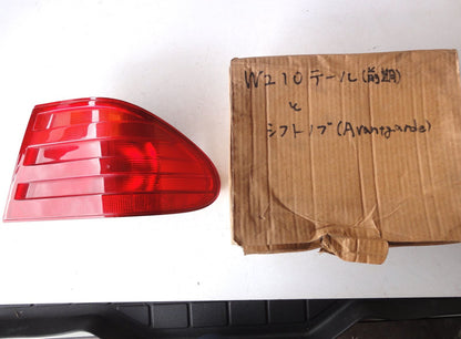 純正部品 メルセデス ベンツ W210 テールランプ 右側 A 2108204464 MERCEDES benz W210 tail lam（2枚目）