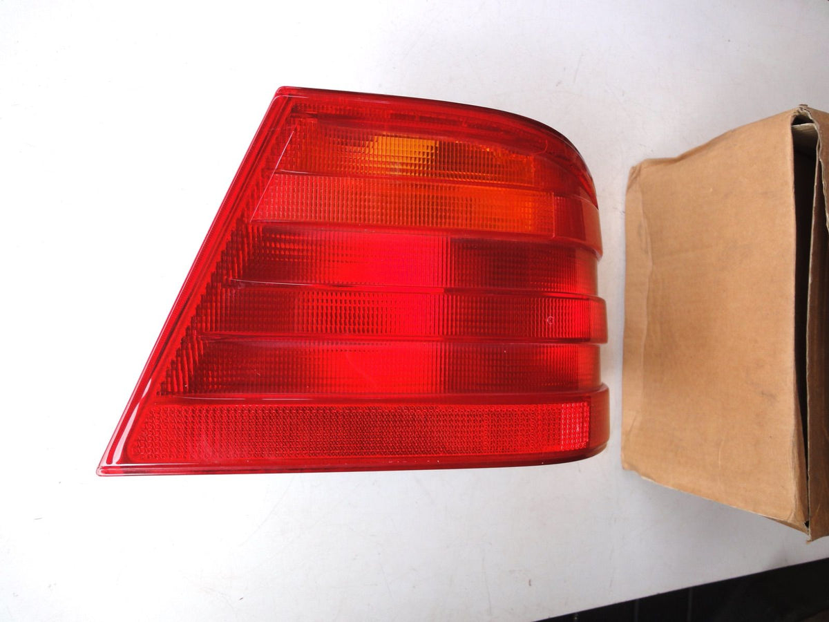 純正部品 メルセデス ベンツ W210 テールランプ 右側 A 2108204464 MERCEDES benz W210 tail lam（3枚目）