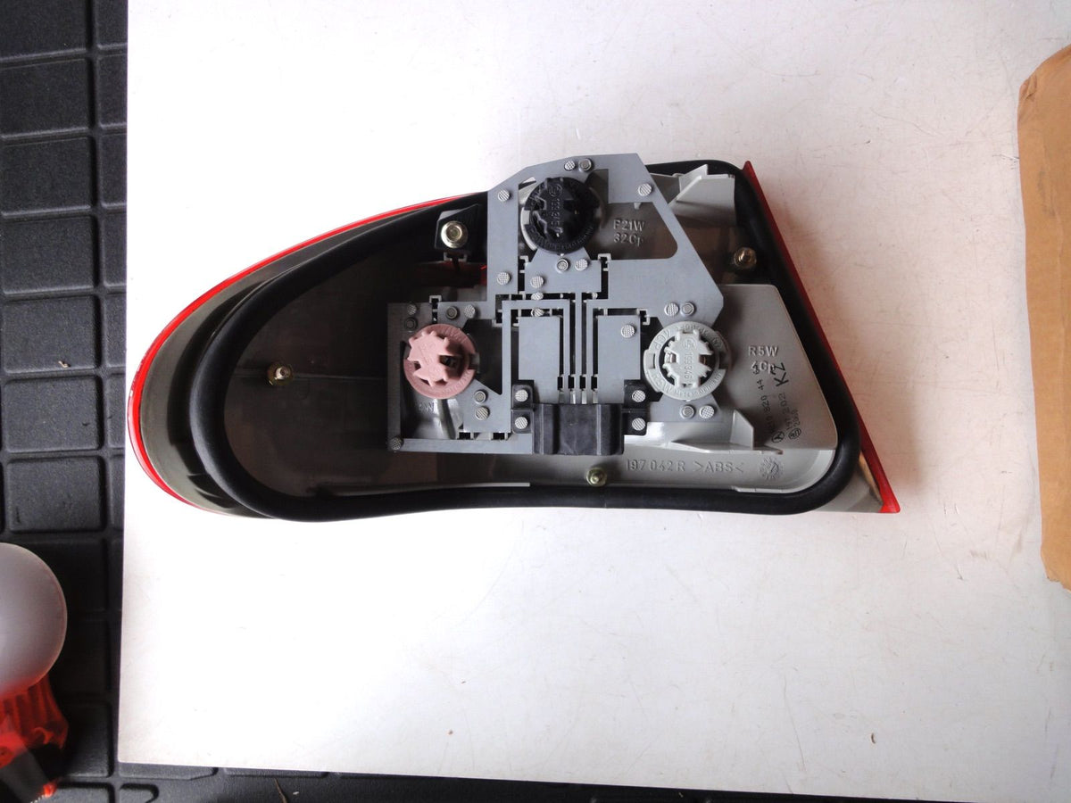 純正部品 メルセデス ベンツ W210 テールランプ 右側 A 2108204464 MERCEDES benz W210 tail lam（4枚目）