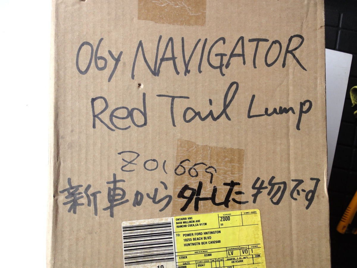 純正部品 03-06 右 リンカーン ナビゲーター テールランプ ライト 2L7X-13B504-A RH TAIL LAMP LIGHT （6枚目）
