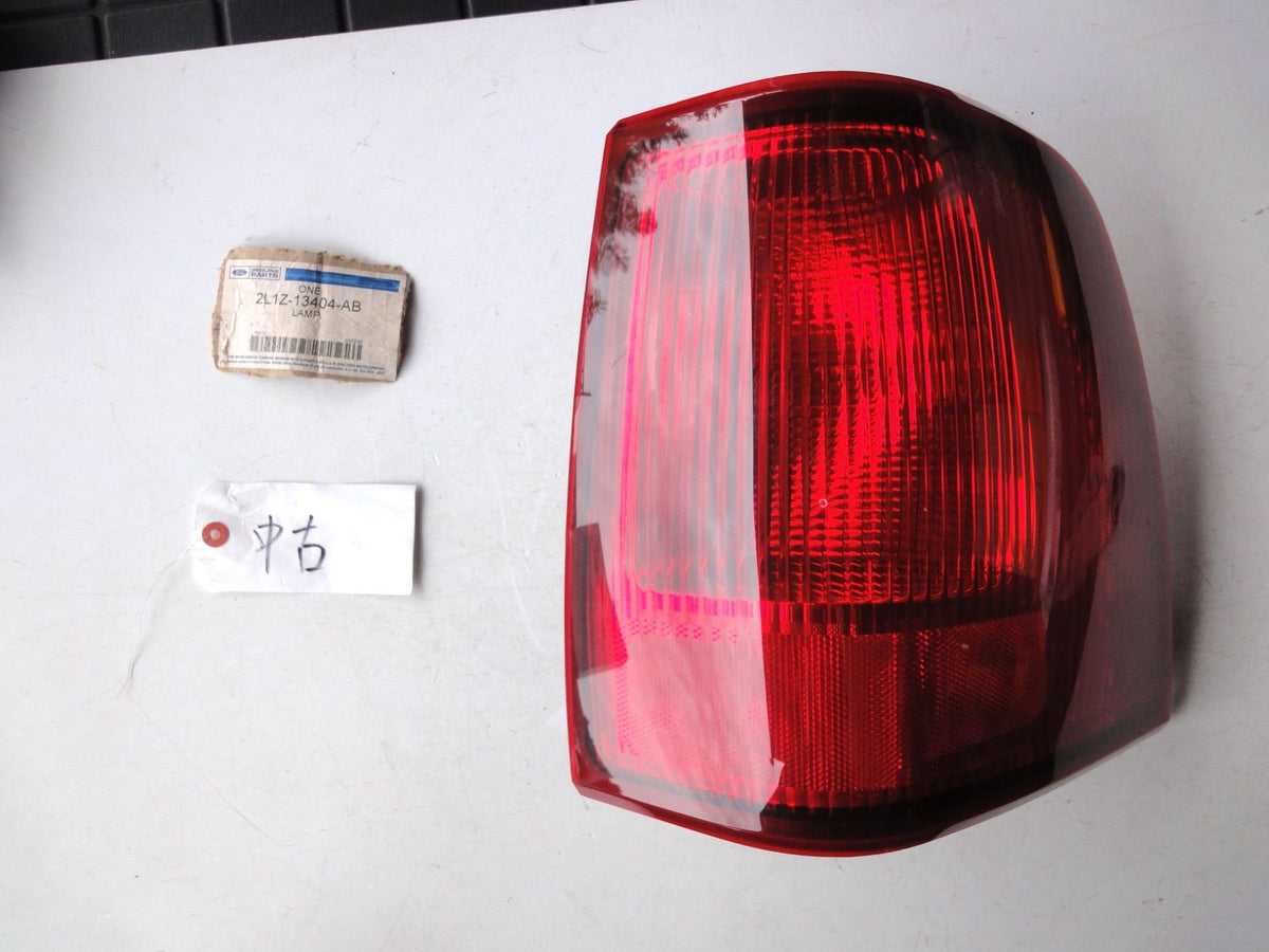 純正部品 03-06 フォード エクスペディション テールランプ 2L1Z-13404-AB リンカーン ナビゲーター Ford Expedition TAIL