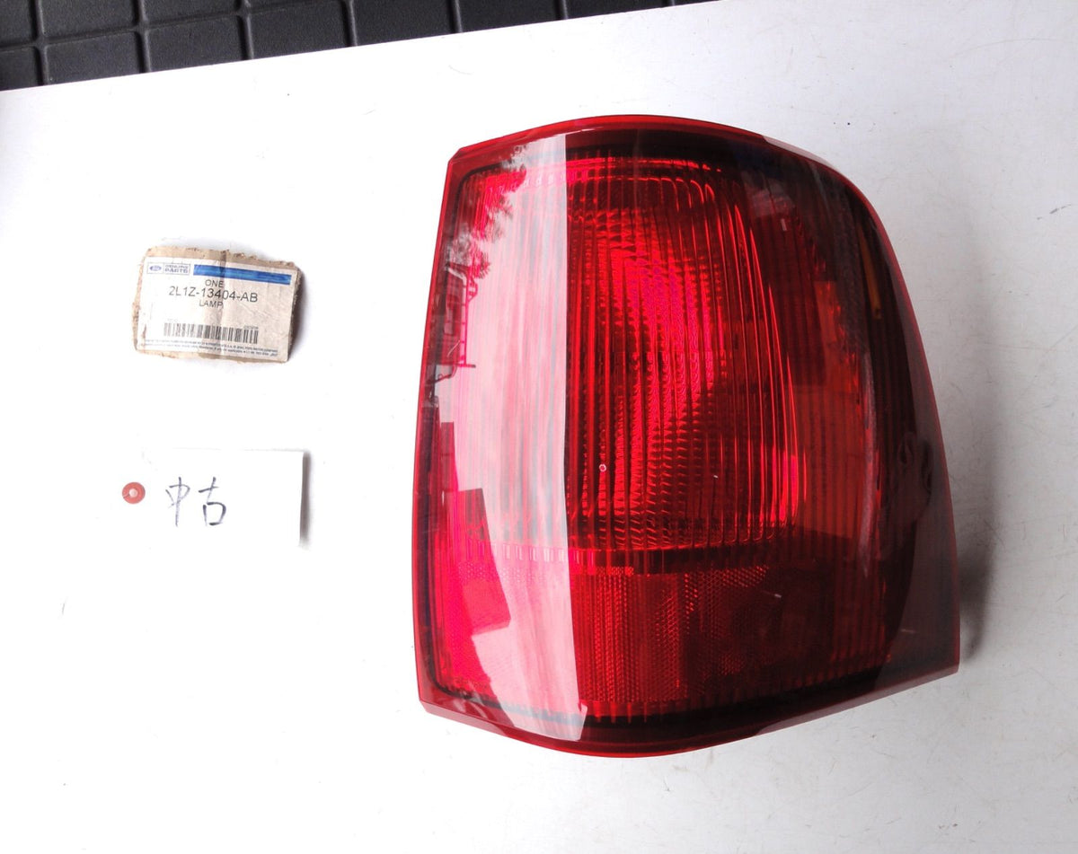 純正部品 03-06 フォード エクスペディション テールランプ 2L1Z-13404-AB リンカーン ナビゲーター Ford Exped（3枚目）