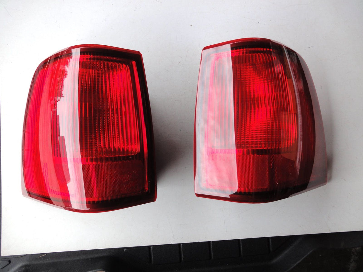 純正部品 03-06 テールランプ テール ランプ ライト リンカーン ナビゲーター 2L7X-13B504-A 2L7X-13B505-A TAIL LAMP