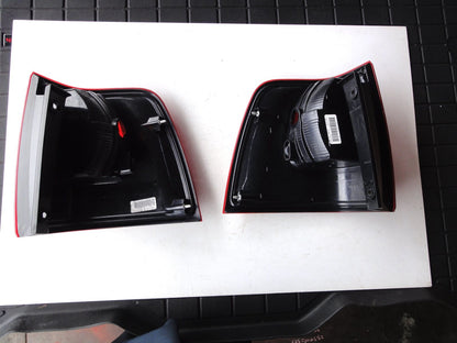純正部品 03-06 テールランプ テール ランプ ライト リンカーン ナビゲーター 2L7X-13B504-A 2L7X-13B505-A（4枚目）