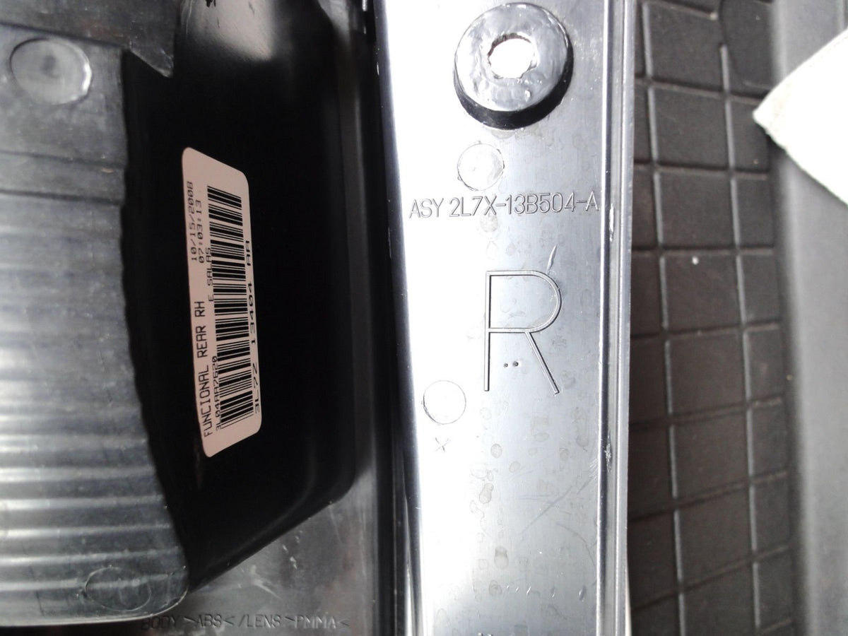 純正部品 03-06 テールランプ テール ランプ ライト リンカーン ナビゲーター 2L7X-13B504-A 2L7X-13B505-A（6枚目）